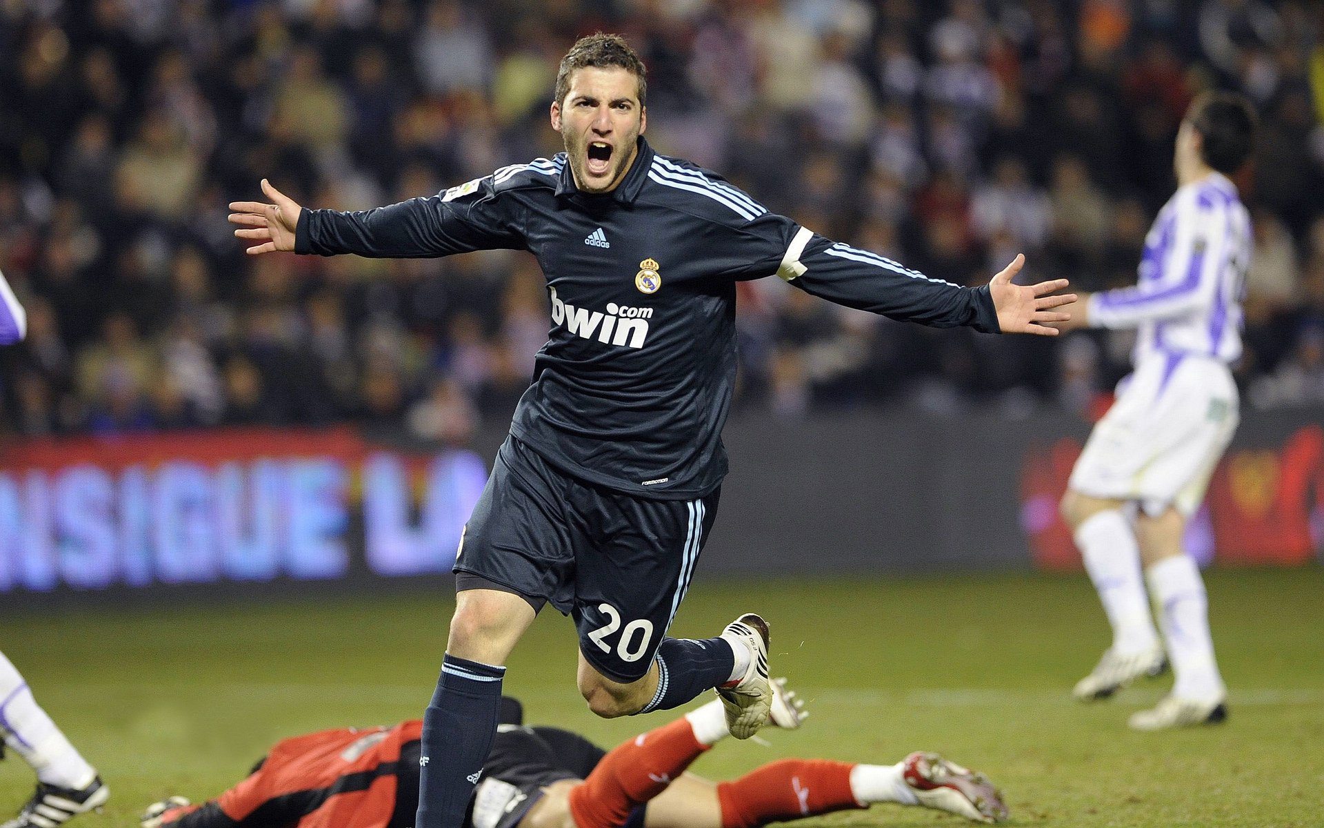 意甲赛场看到的最精彩过人技巧，意甲精彩进球集锦